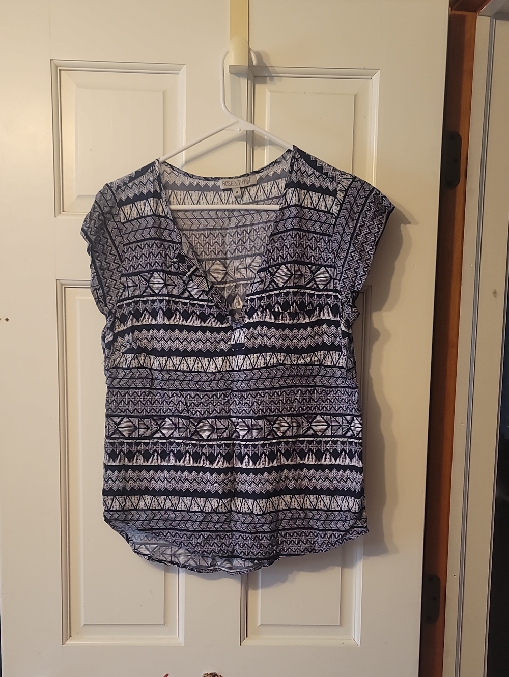 Women’s Navy & White Patterned Split-Neck Top